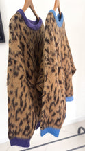 Cargar imagen en el visor de la galería, Sweater Safari - Celeste