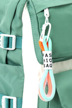 Cargar imagen en el visor de la galería, Mochila con broches