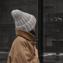 Cargar imagen en el visor de la galería, Gorro tejido de punto
