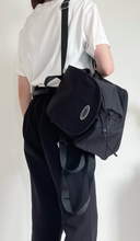 Cargar imagen en el visor de la galería, Mochila impermeable tipo urbana
