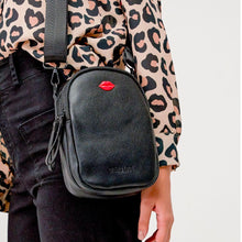 Cargar imagen en el visor de la galería, Bandolera Oreiro Love doble compartimiento
