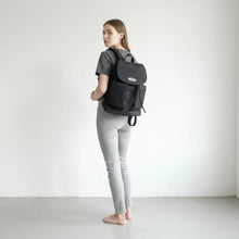 Cargar imagen en el visor de la galería, Mochila impermeable tipo urbana
