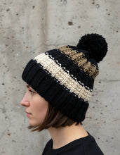 Cargar imagen en el visor de la galería, Gorro tejido con pompón
