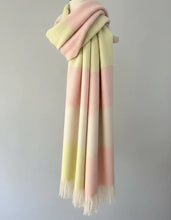 Cargar imagen en el visor de la galería, Bufanda Pashmina a rayas de colores
