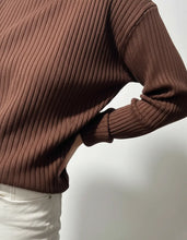 Cargar imagen en el visor de la galería, Sweater Siena - Chocolate

