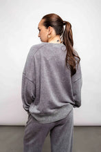 Cargar imagen en el visor de la galería, Buzo Lavado Liso - Gris
