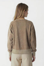 Cargar imagen en el visor de la galería, Buzo Lavado Liso - Marrón
