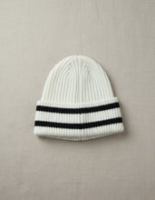 Cargar imagen en el visor de la galería, Gorro Tejido - Blanco con rayas

