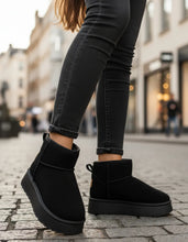 Cargar imagen en el visor de la galería, Pantubotas con corderito
