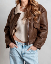 Cargar imagen en el visor de la galería, Campera Montana con corderito - Chocolate
