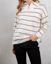 Cargar imagen en el visor de la galería, Sweater con cierre a rayas - Beige
