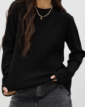 Cargar imagen en el visor de la galería, Sweater Siena - Negro
