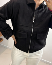 Cargar imagen en el visor de la galería, Campera Tipo Gamuza - Negro
