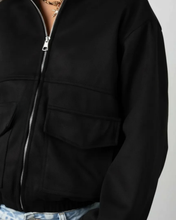 Cargar imagen en el visor de la galería, Campera Tipo Gamuza - Negro
