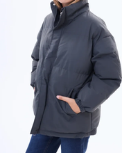 Cargar imagen en el visor de la galería, Campera Puffer - Grisáceo
