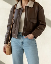 Cargar imagen en el visor de la galería, Campera Montana con corderito - Chocolate
