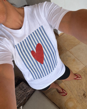 Cargar imagen en el visor de la galería, Remera Trend - Corazón
