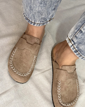 Cargar imagen en el visor de la galería, Zueco Mocasin - Beige
