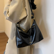 Cargar imagen en el visor de la galería, Bolso cartera nudo black
