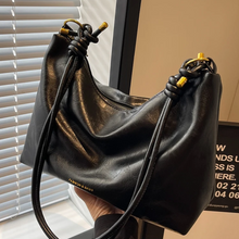 Cargar imagen en el visor de la galería, Bolso cartera nudo black
