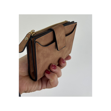 Cargar imagen en el visor de la galería, Billetera tarjetero washed
