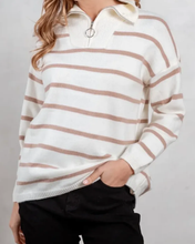 Cargar imagen en el visor de la galería, Sweater con cierre a rayas - Beige
