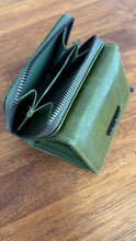 Cargar imagen en el visor de la galería, Billetera Trendy Tag
