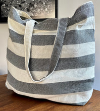 Cargar imagen en el visor de la galería, Bolso Rayado Beach
