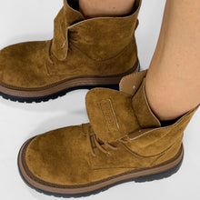 Cargar imagen en el visor de la galería, Botas Borcego - Marrón
