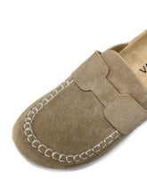 Cargar imagen en el visor de la galería, Zueco Mocasin - Camel
