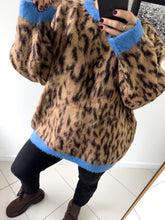 Cargar imagen en el visor de la galería, Sweater Safari - Celeste
