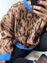 Cargar imagen en el visor de la galería, Sweater Safari - Celeste
