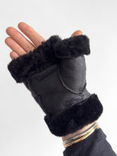 Cargar imagen en el visor de la galería, Guantes Mitones de Cuero Lanar
