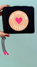 Cargar imagen en el visor de la galería, Billetera Trendy  Self Love Club
