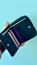 Cargar imagen en el visor de la galería, Billetera Trendy  Self Love Club
