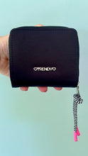 Cargar imagen en el visor de la galería, Billetera Trendy  Self Love Club
