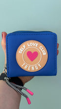 Cargar imagen en el visor de la galería, Billetera Trendy  Self Love Club

