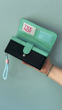 Cargar imagen en el visor de la galería, Billetera Trendy Black
