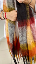 Cargar imagen en el visor de la galería, Bufanda a cuadros
