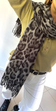 Cargar imagen en el visor de la galería, Bufanda cashmire Print
