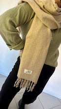 Cargar imagen en el visor de la galería, Bufanda Avellana
