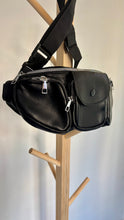 Cargar imagen en el visor de la galería, Riñonera Urbana Black
