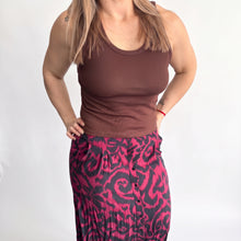 Cargar imagen en el visor de la galería, Musculosa Alma - Chocolate

