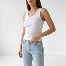 Cargar imagen en el visor de la galería, Musculosa Alma - Blanco
