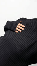 Cargar imagen en el visor de la galería, Sweater Siena - Negro
