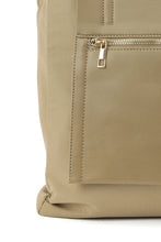 Cargar imagen en el visor de la galería, Cartera cartera con correa ajustable y asas.
