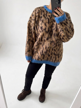 Cargar imagen en el visor de la galería, Sweater Safari - Celeste
