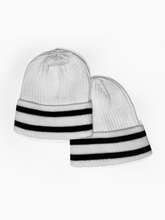 Cargar imagen en el visor de la galería, Gorro Tejido - Blanco con rayas
