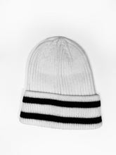 Cargar imagen en el visor de la galería, Gorro Tejido - Blanco con rayas
