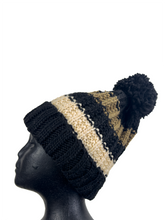Cargar imagen en el visor de la galería, Gorro tejido con pompón

